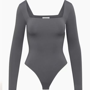 Aritzia Babaton Contour Longsleeve Squareneck bodysuit - perfect condition sizeS